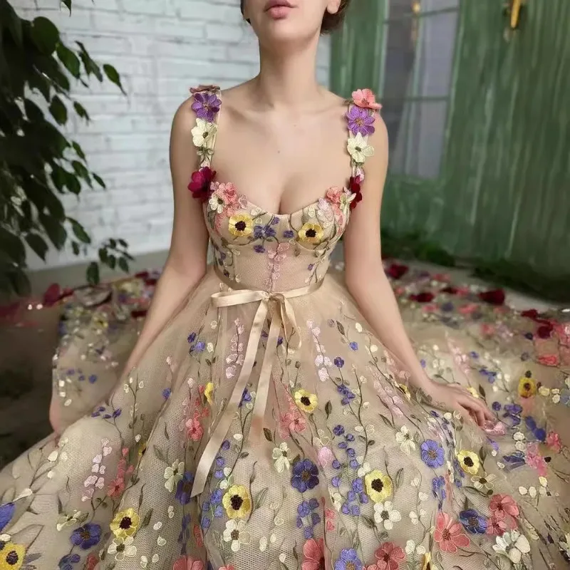 

Women's Three-dimensional Flowers, Fashionable Embroidery, Flower Wrap Buttocks, Sexy Dress, Elegant Temperament, Mesh Lace