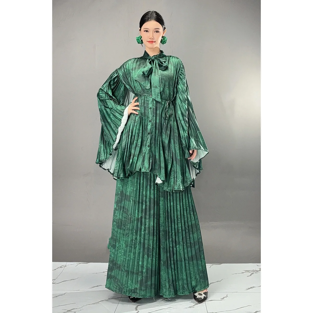 Vefadisa 2024 Autumn New Green Personalized Printed Women Matching Sets With Caped Long-sleeved Top Wide-leg Pants Suit ZXY954A