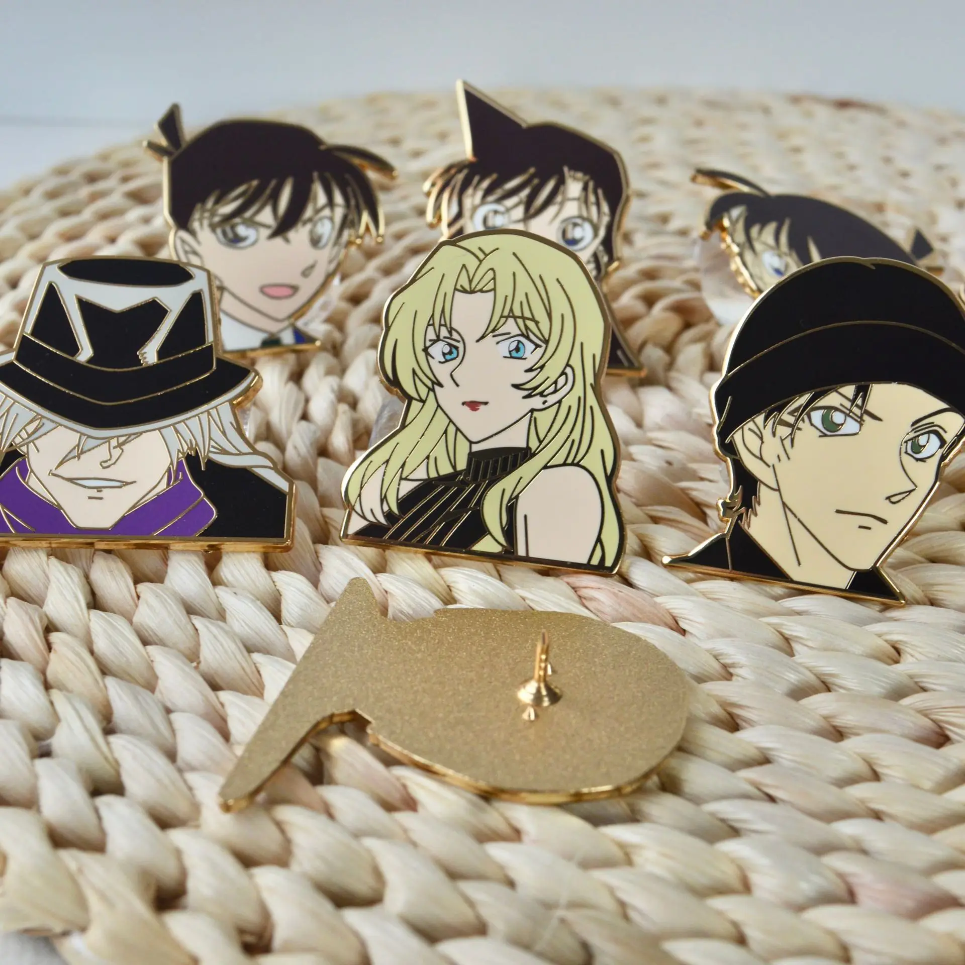 Anime Detective Conan Pins Kaitou Kiddo Metal Badges Pendant