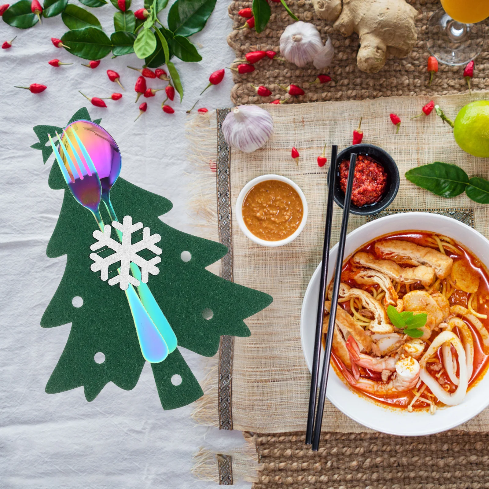 

8Pcs Xmas Tree Cutlery Holders Soft Felt Silverware Storage Bags Christmas Tableware Covers Holiday Dining Decor Party Supplies