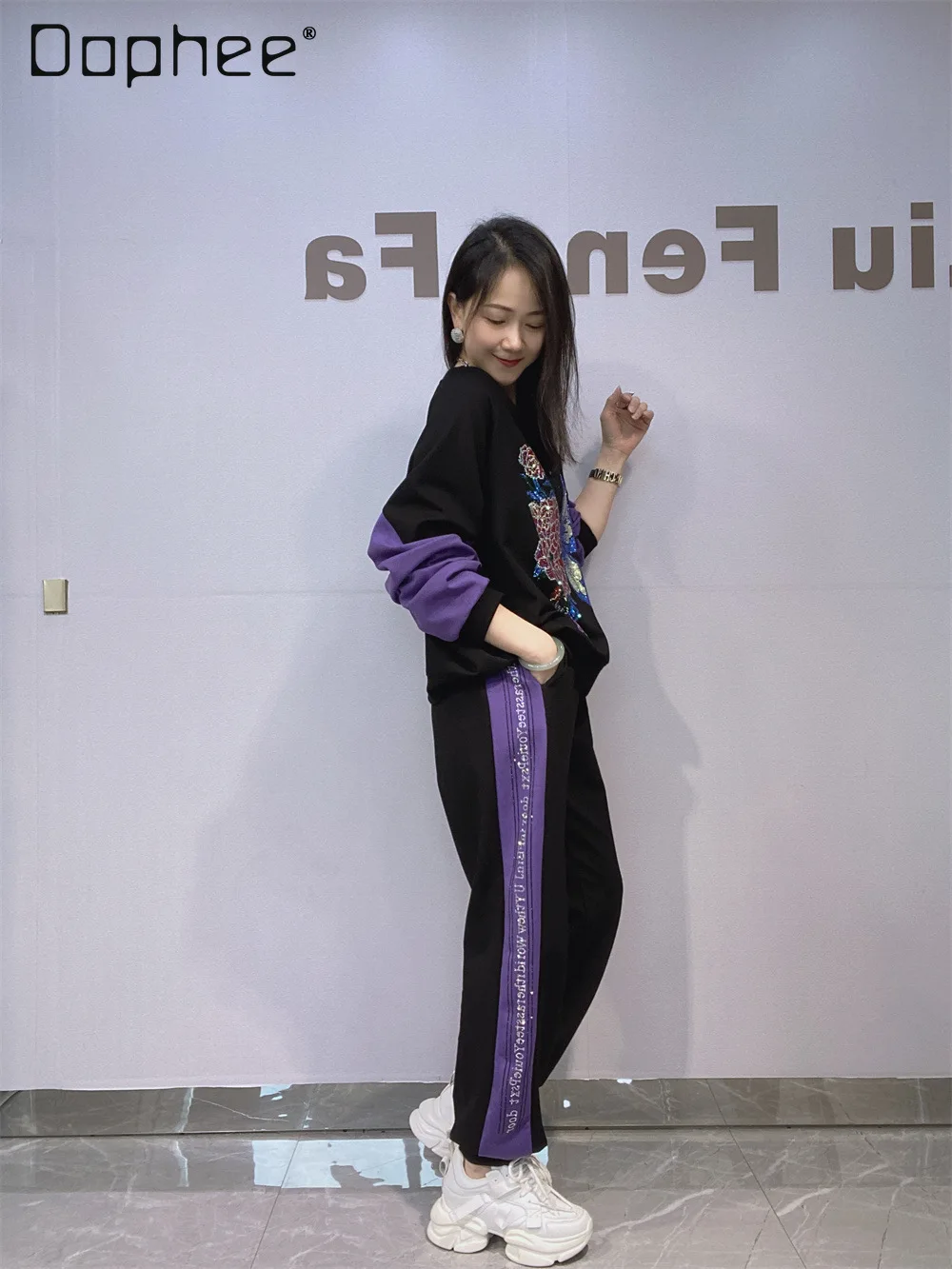 

Комплекты брюк, толстовка с длинными рукавами и круглым вырезом со стразами-бабочкой, осенняя спортивная одежда, топ и брюки, комплекты из двух предметов, женские наряды