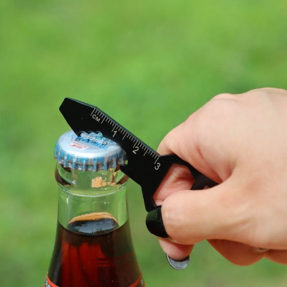 Kreative Flaschenöffner Schlüsselanhänger Outdoor Tragbare Multi-tool Männer Frauen Auto Motorrad Schlüsselanhänger Anhänger Schnell-Hängendes Zubehör