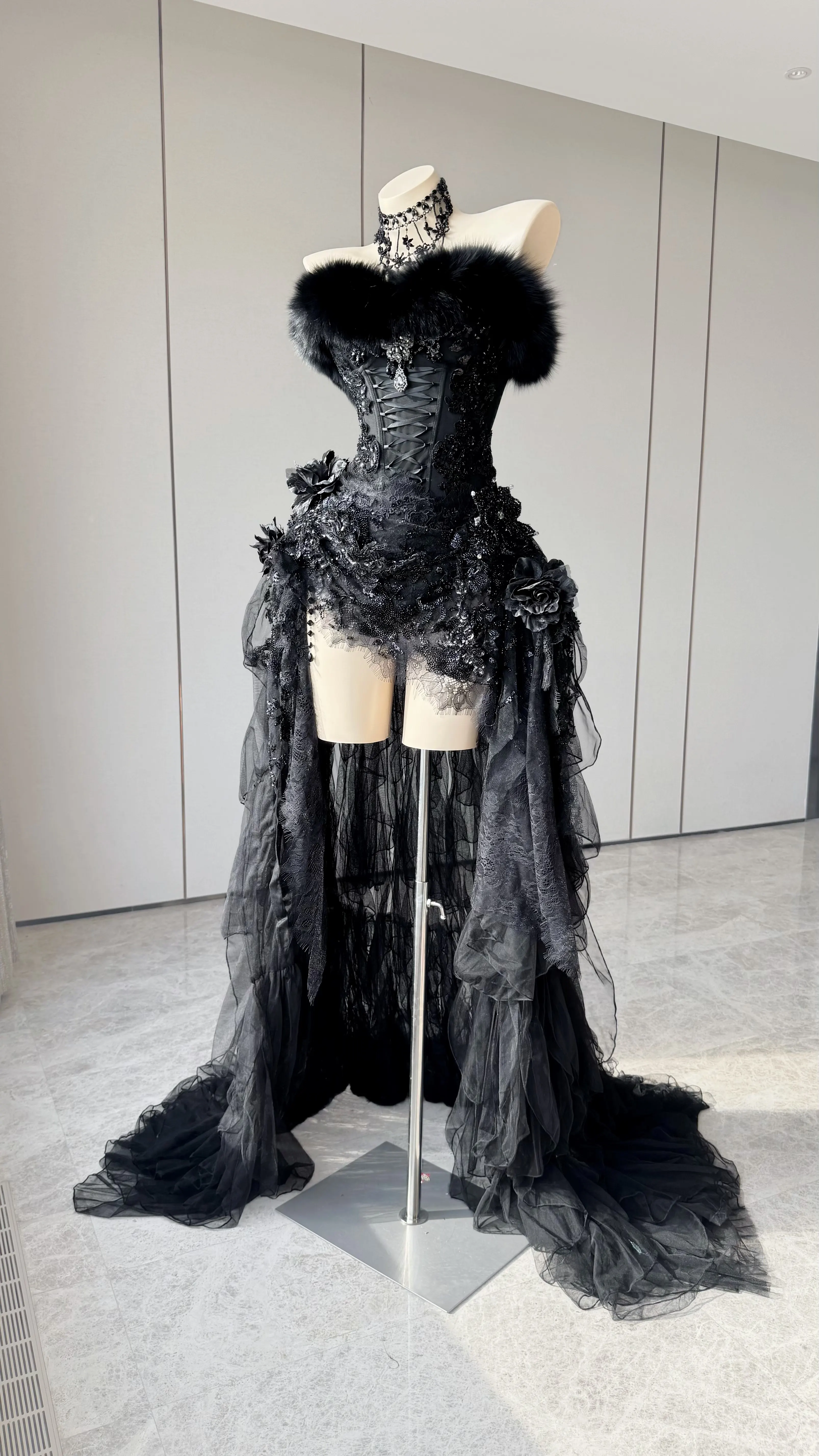 ZIWU Original Dark Rose Strapless Fur Trim Tulle Train Gown Gothic Evening Dress for Photoshoot Music Festival Vacation