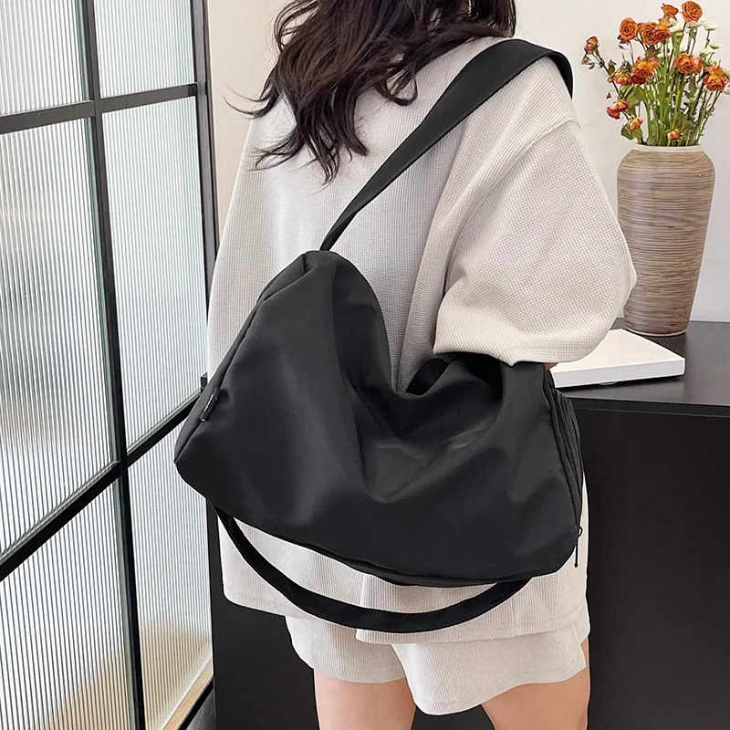 

Простая однотонная большая сумка большой вместимости, легкая дизайнерская роскошная сумка для женщин, идеально подходящая для занятий йогой в тренажерном зале, путешествий и ручной клади