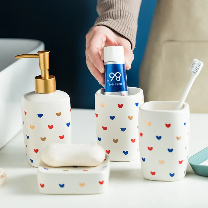Ceramic Love lotion Bottle Press Bottle Soap Dispenser Bathroom Shampoo Body Wash Dispensing Bottle Bathroom Accessories