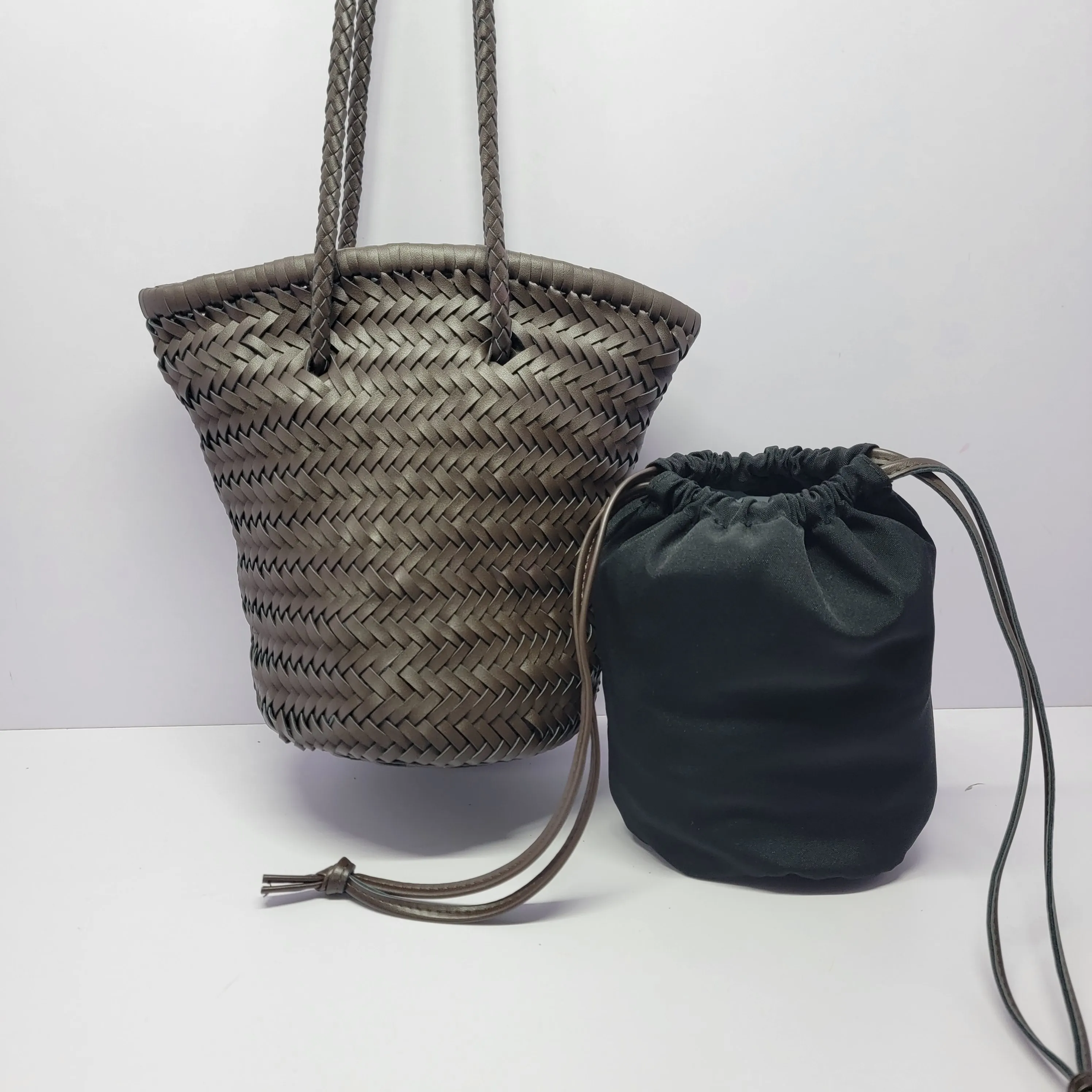 Niche Designer Luxury Retro Vegetable Basket Woven Bag High-end Fashion Armpit Bag Personalized Fashion Portable straw Bag