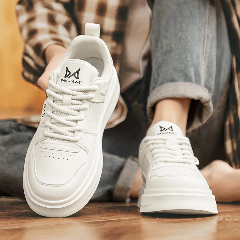 2025 Nuove sneakers bianche autunnali da uomo: scarpe casual traspiranti, stile coppia, trendy e più vendute