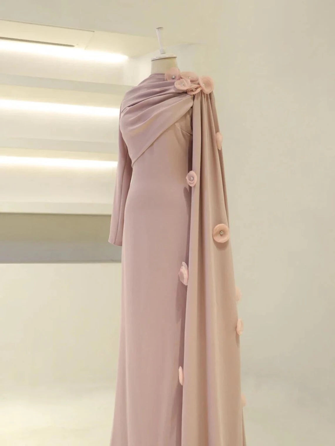 Customized Classic Jersey Pleat Handmade Flower Rhinestone A-line High Collar Long Dresses Evening Dresses Sizes Available Retro
