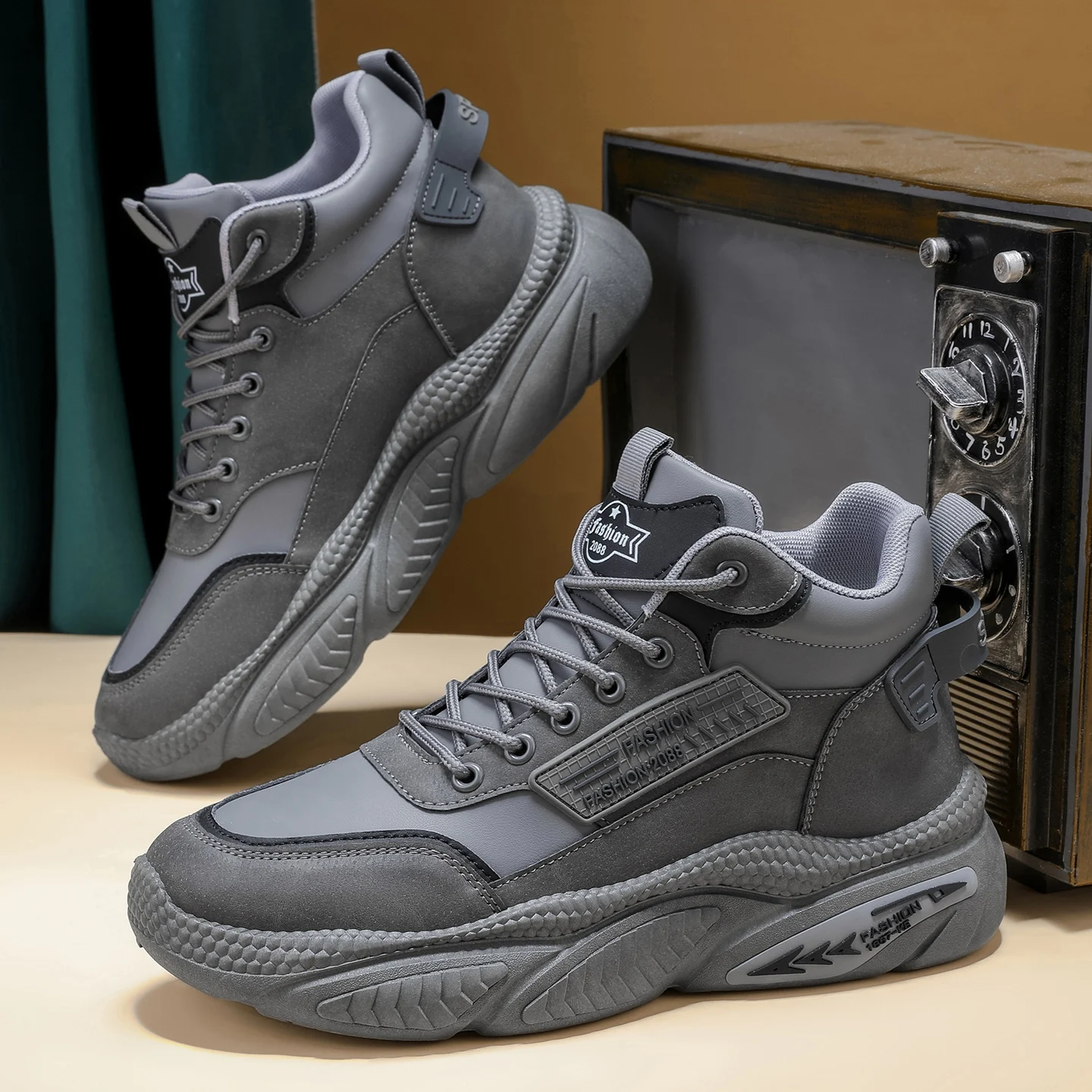 

New Autumn and Winter Fashion Trend Mid Top Casual Versatile Outdoor Thick Soled Wear-resistant Anti Slip Men's Sports Shoes