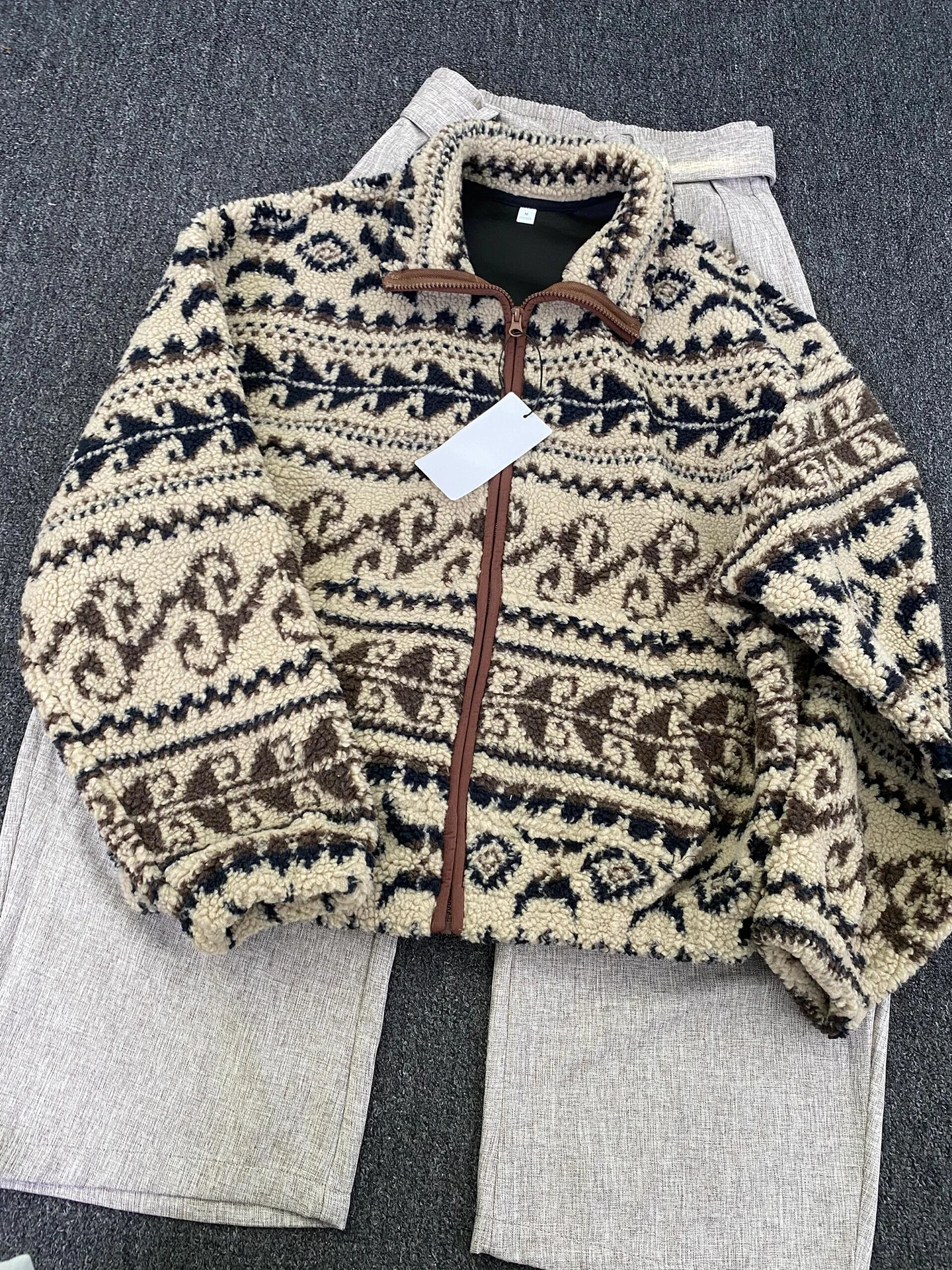 

Warmth And Sle Men's Knitted Cardigan with Lamb Fur Trim Winter Leisure Faion Fce Inner Zip Detail National Sle