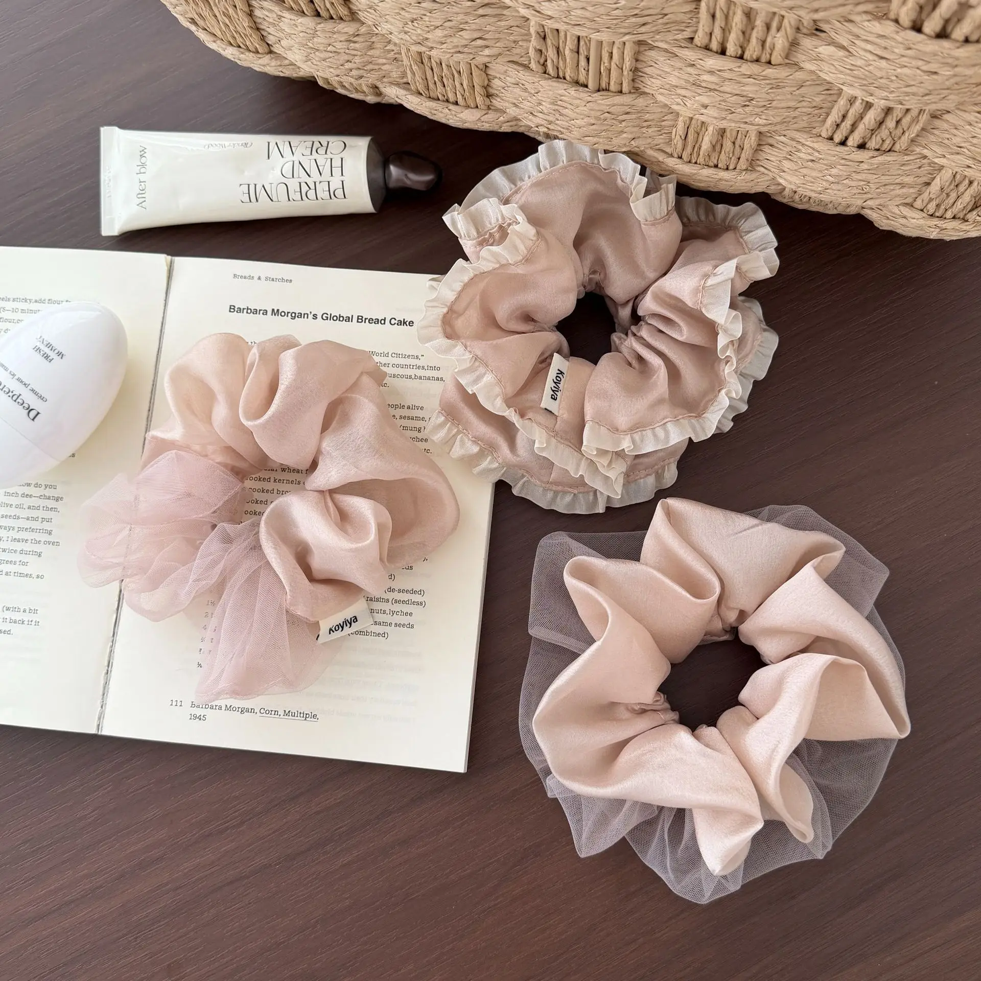 

Scrunchies Large Size Ballet Pink Swan Decor Soft Fabric Korean Style Sweet Gentle Elegant Hair Accessories for Women Daily Wear