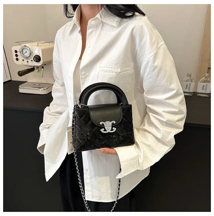 حقيبة مربعة صغيرة على الموضة الفرنسية الجديدة لعام 2025 - تحت الإبط ماسي متعدد الاستخدامات، حقيبة نسائية رائعة راقية