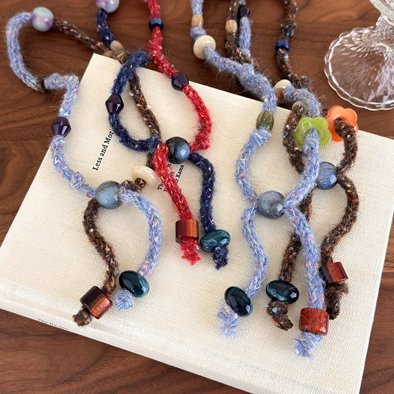 Retro Knit Yarn Beaded Pull-Through Necklace 2025 New Unique Design Sweater Chain Personalized Choker Accessory