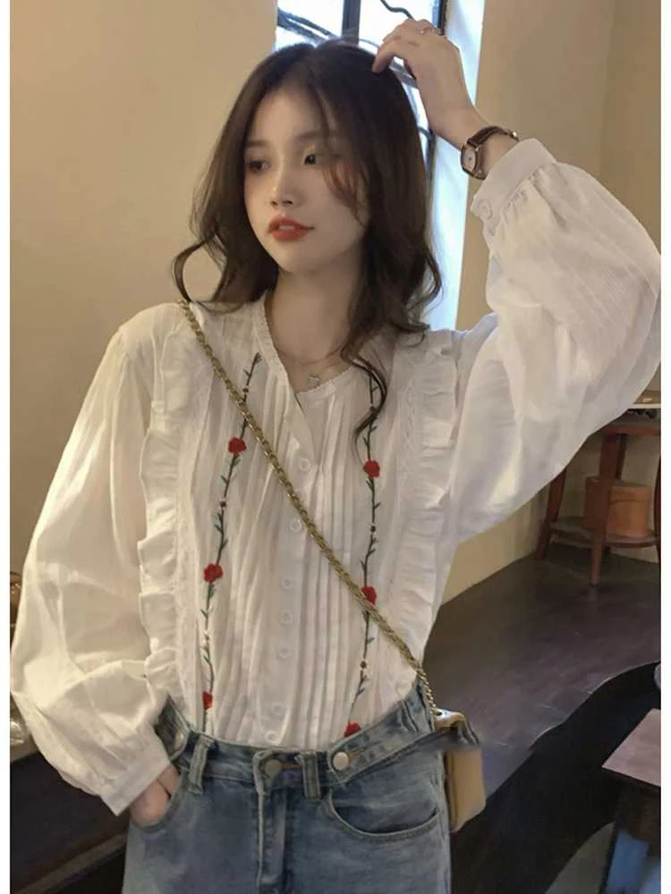 French Gentle Style Floral Embroidery Shirt White Vogue O-neck Long Sleeved Ruffle Edge Top 2024 Autumn New Women's Clothing