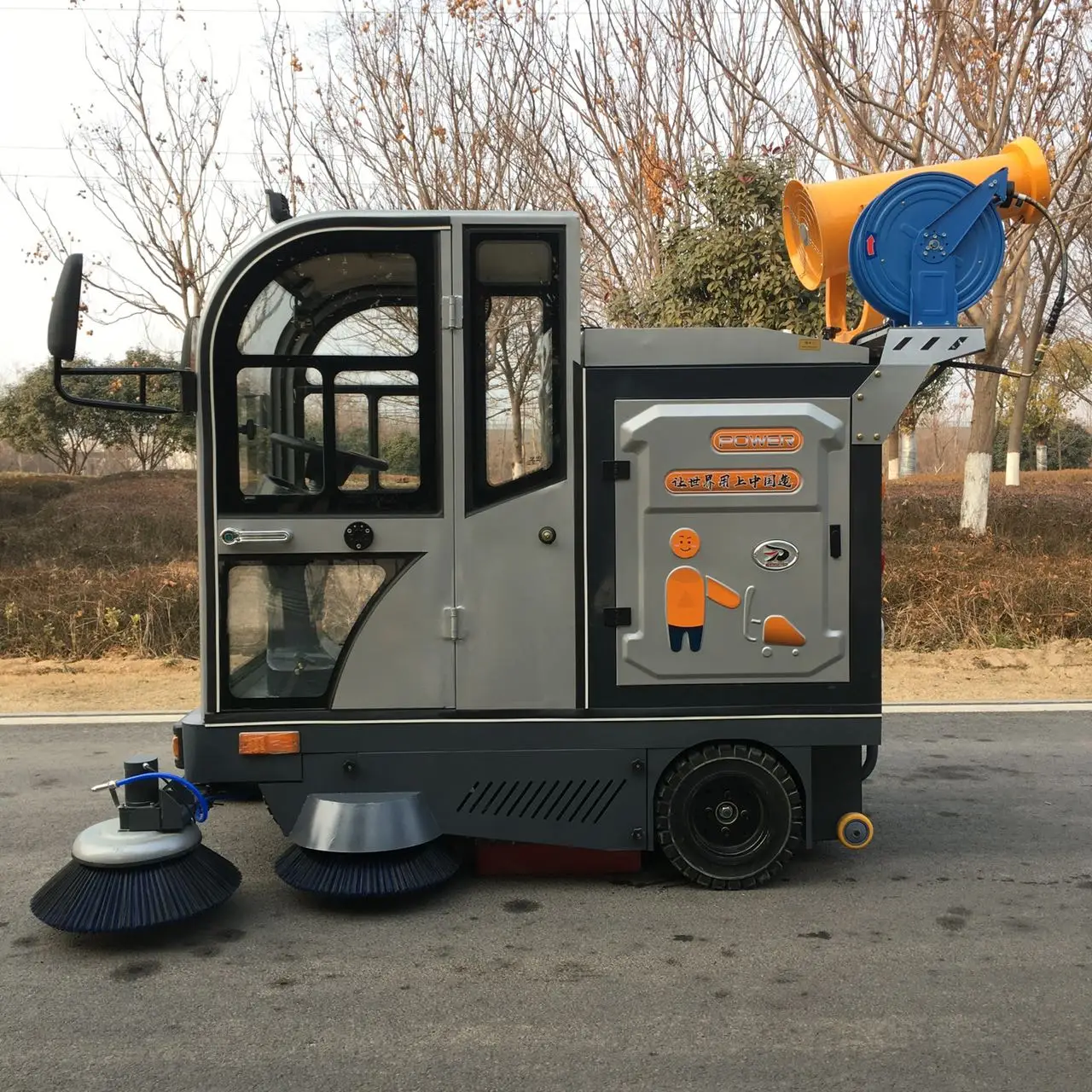 Electric Ride-on Street Sweeping Vehicle Efficient Motor Driving Effective Floor Scrubber Cleaning