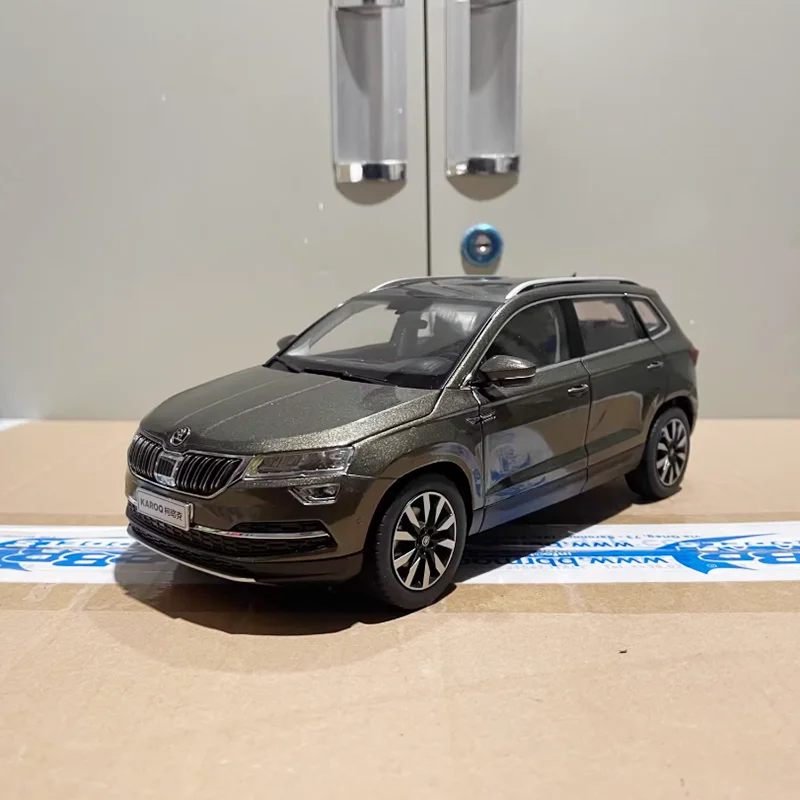 

Diecast 1:18 Scale Skoda Karoq SUV Alloy Car Model Finished Simulation Collection Decoration Holiday Gift Toy Static Display