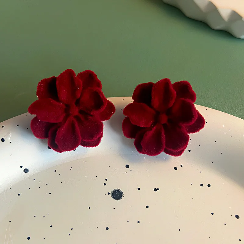 Red Velvet Cloth Flower Stud Earrings for Women Fashion Blooming Gardenia Flowers Earring Wedding Party Elegant Jewelry Gift