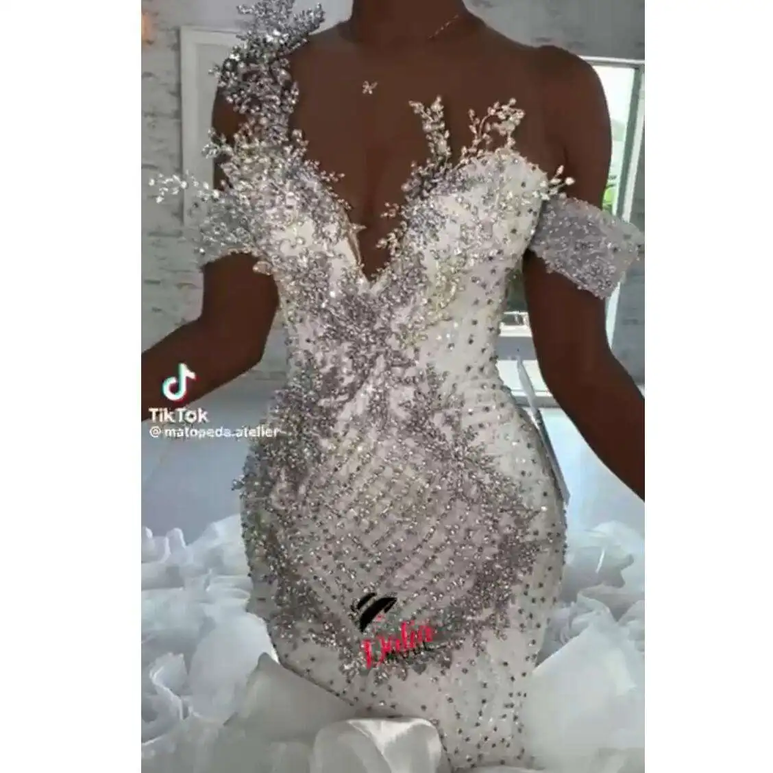 

Fashion Off the Shoulder Sparkly Beads Crystals Mermaid Wedding Dress Sleeveless Multi-Tired Ruffles Vestido De Noiva Sereia