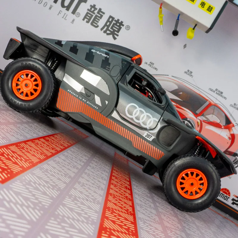 1:24 RS Q e-tron 合金車モデル、アウディ ラリー カー、開閉可能なおもちゃの車、男の子用静的装飾コレクション