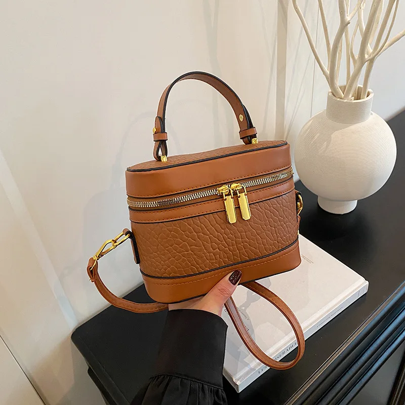 

2025 Minimalist Bucket Bag, Women's Chic Shoulder Purse, Versatile Crossbody Tote, Luxe Day to Night Bag, Textured Sling Bag