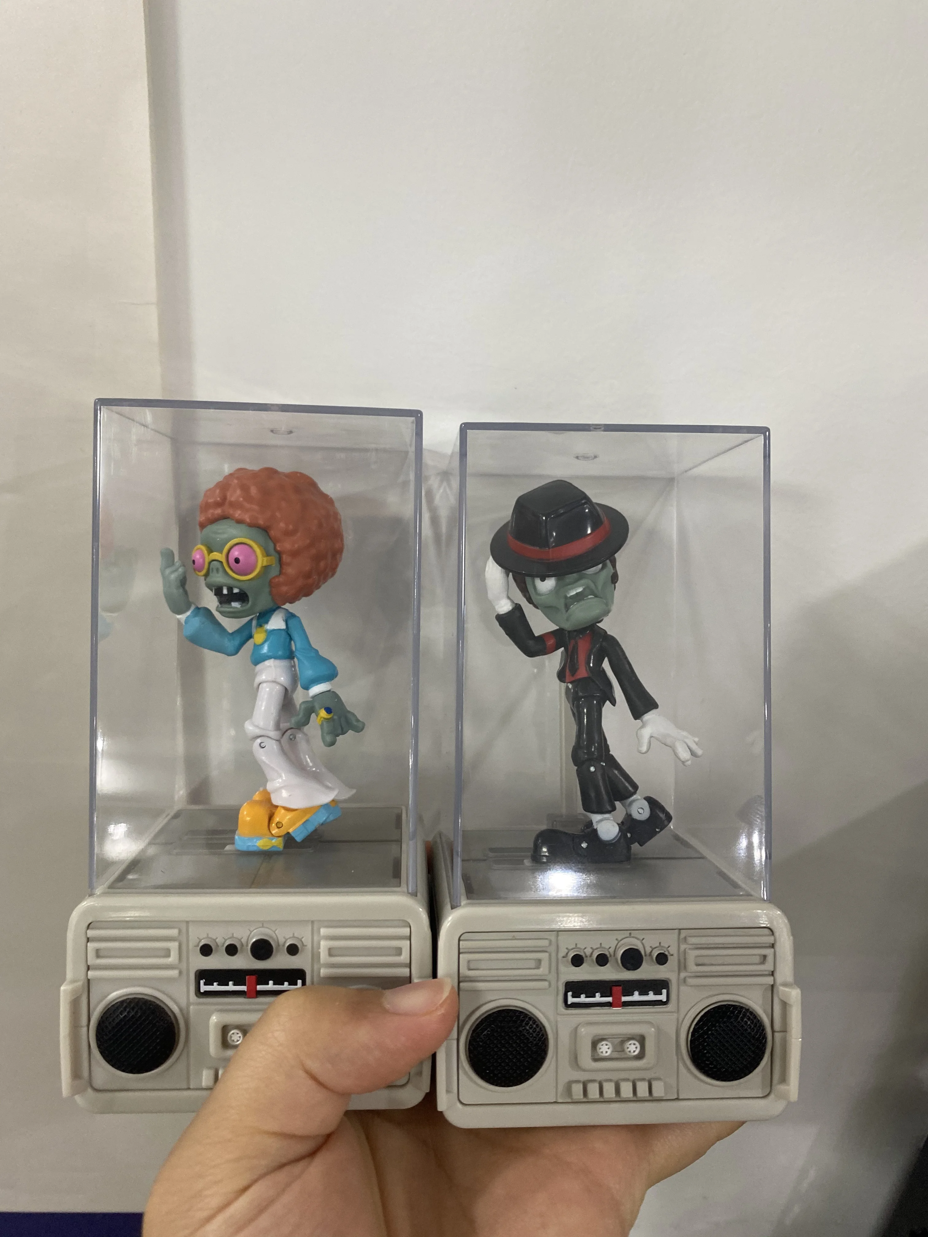 Figurines de Cosplay plantes vs Zombies authentiques, modèle de musique d'action, jouets pour enfants, cadeaux de Festival, en Stock