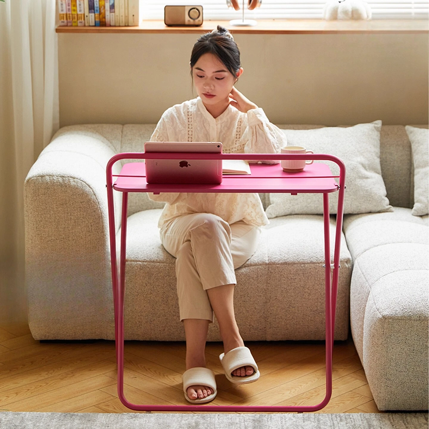 طاولة إسكندنافية بسيطة قابلة للطي، لون مستطيل، إطار حديدي بسيط، شرفة، طاولة صغيرة لمشاهير الإنترنت، طاولة ضيقة