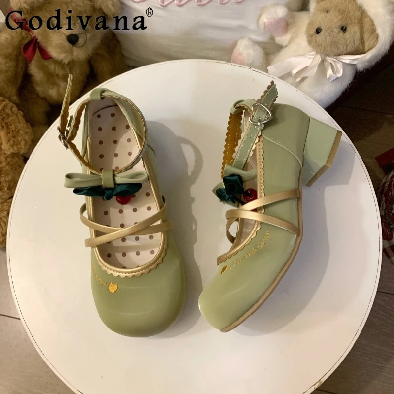 여성용 하이힐 자수 로퍼 와인 레드 다용도 달콤한 일본 스타일 신발 여성 스트랩 힐 로리타 신발