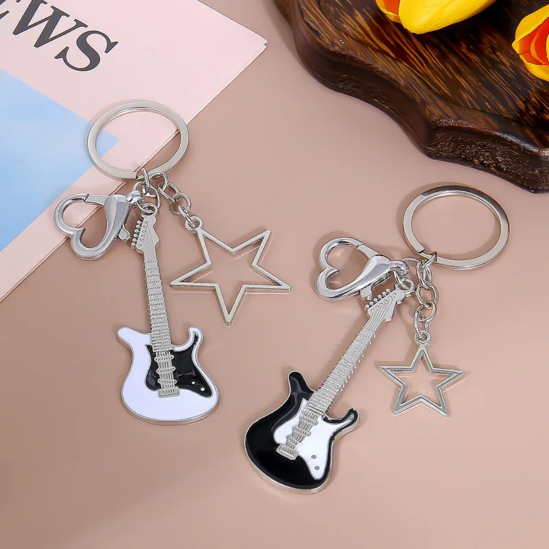 Hiphop Y2K Simulated Electronic Guitar Shape Keychain with Five-pointed Star Creative Keys Pendant Music Lovers Alloy Keyring