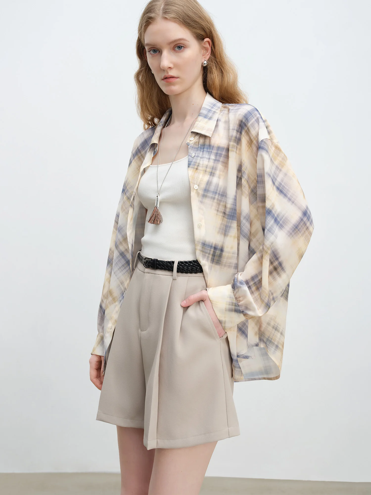 ZIQIAO 2025 夏レディース アーティフル グリッド シフォン ブラウス - 通気性のあるバックカットアウト & テーラード軽量シルエット 25ZQ92222