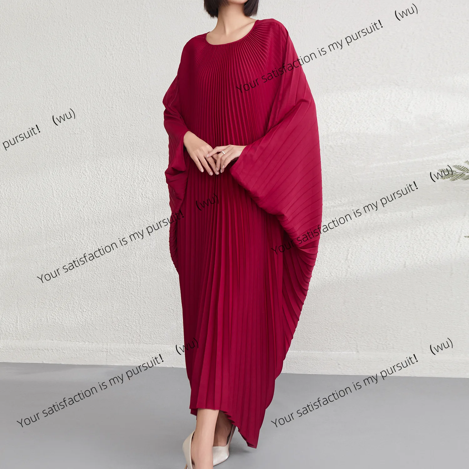 

Свободный плиссированный халат с рукавами «летучая мышь», новая накидка в европейском и американском стиле с мясом, покрывающая толстую юбку мм, платье Miyake