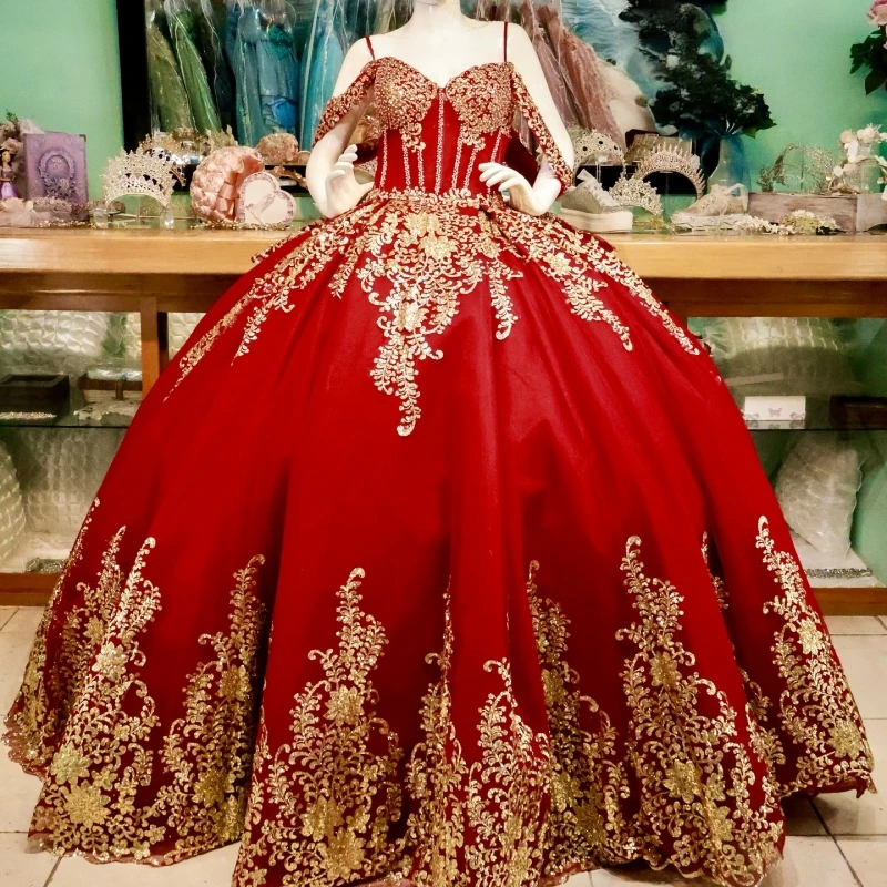 

Красное платье принцессы на тонких бретельках Sweet 16, платья Quinceanera, блестки, золотая аппликация, кружево, бисер, тюль, вечерние платья для дня рождения