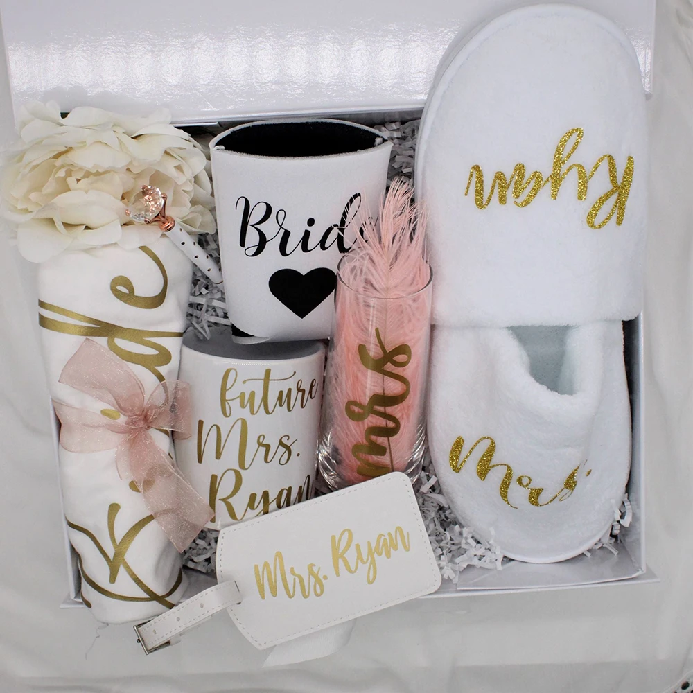 Personalized Wedding Hen Night White Spa Slippers Bridal Shower Bride to Be Spa Weekend Hotel Disposable Closed Toe Slippers