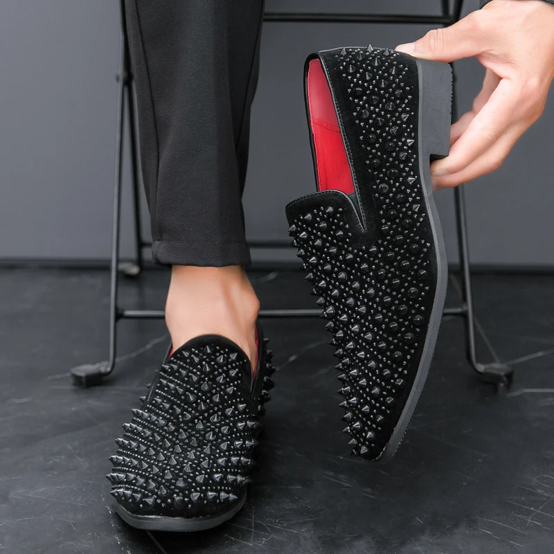 Spring and Autumn New Loafers Shoes Anti Suede Nightclub Hairstylist Men One Step Rivet Pointed Leather Shoes
