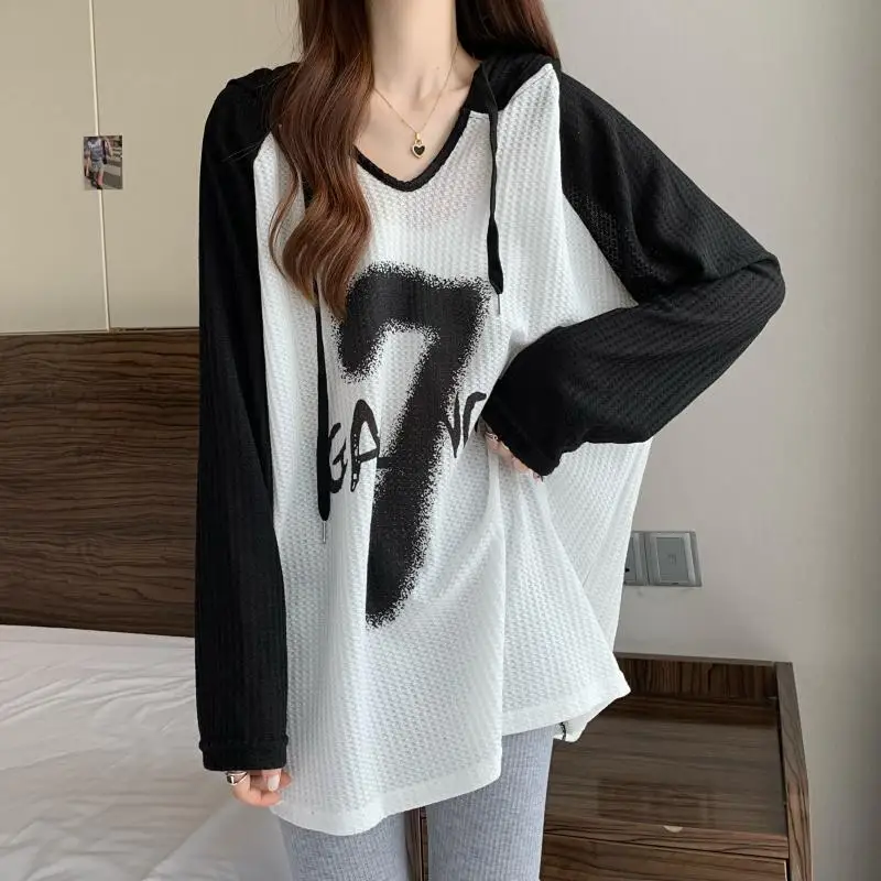女性用フード付きルーズTシャツ,長袖,対照的な若者用セーター,カジュアルトップ,韓国ファッション,トレンディな服,春と秋,新品