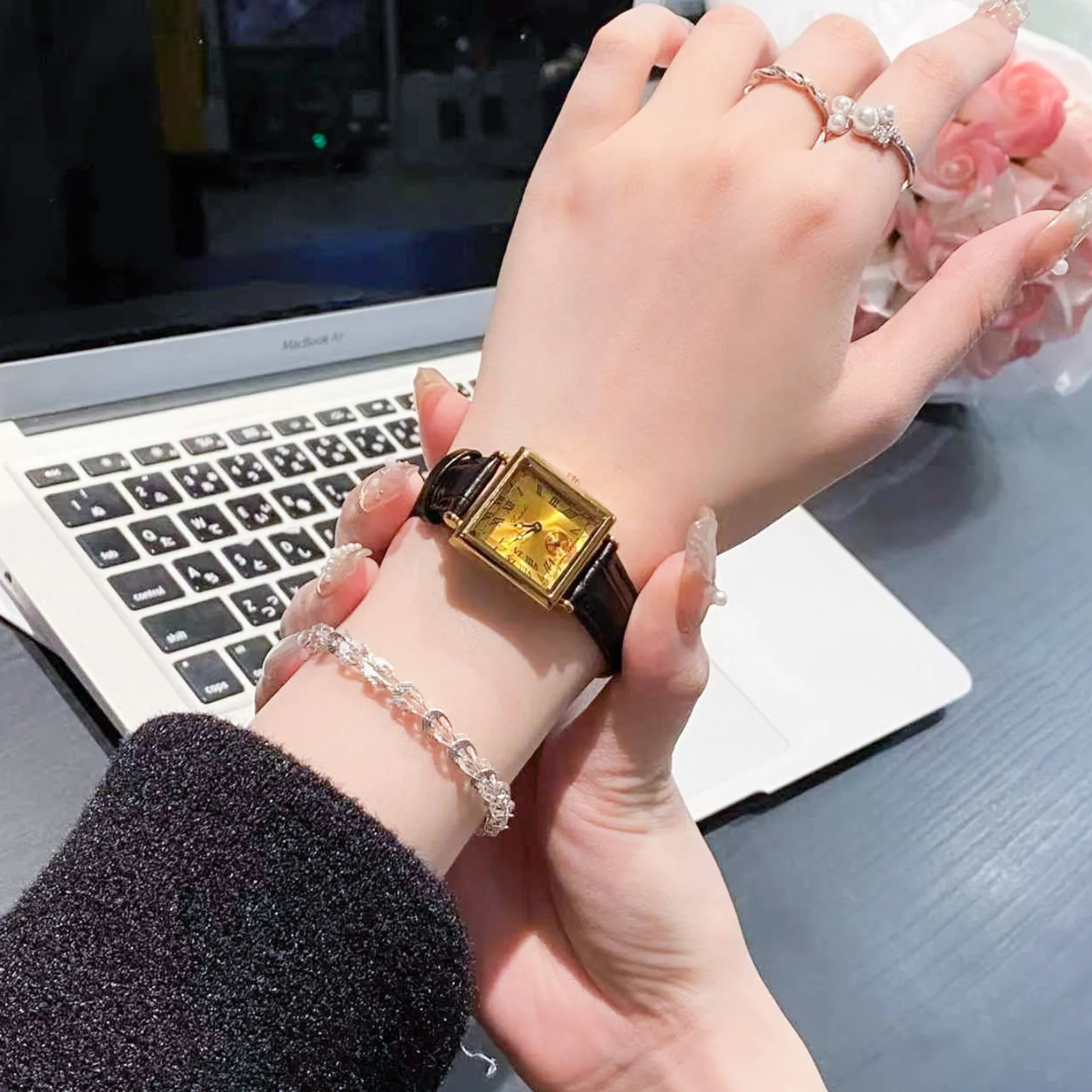 Elegant Women'S Wristwatch, Women'S Quartz Watch With A Vintage Style, High-End Watch, High-Quality Women'S Timepiece.