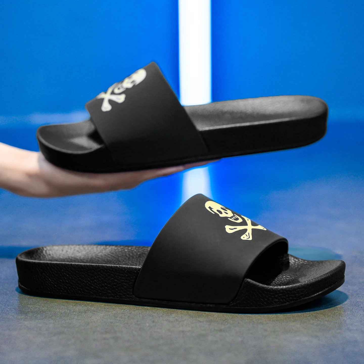 

Новые мужские тапочки 2026: Удобные домашние тапочки, модные классические пляжные тапочки с улыбающимся лицом, черные, на плоской подошве, большие размеры до 47