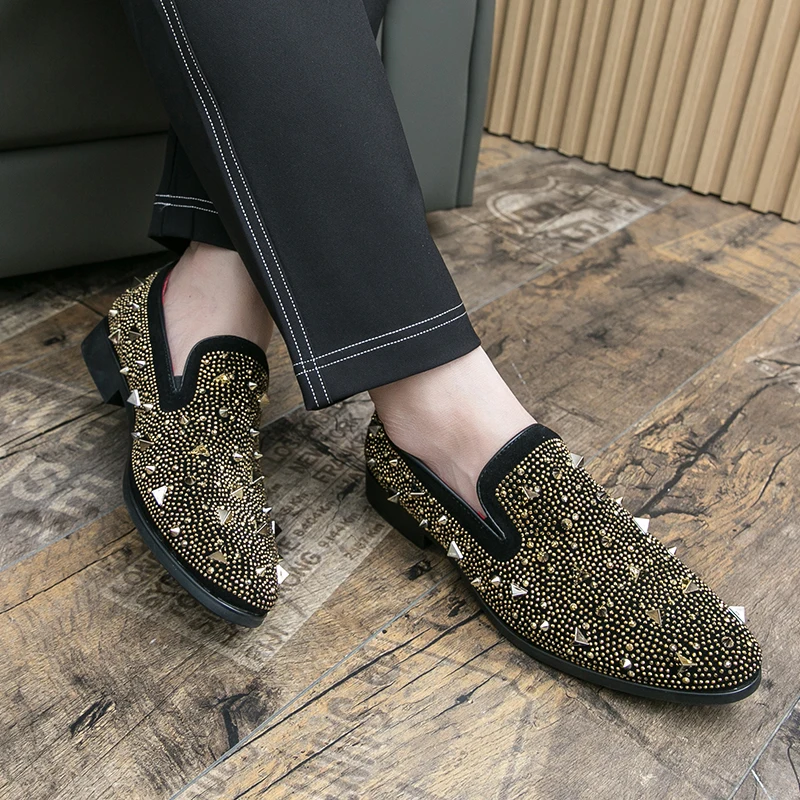 Size 38-47 Classic Men Loafers Lightweight Comfortable Fashionable Small Leather Shoes for Men European Classic Business Shoes