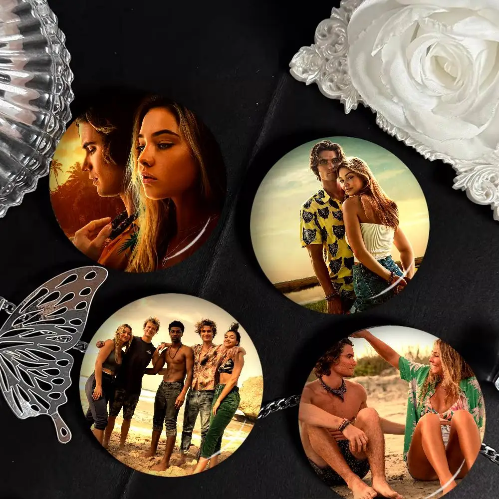 Adventure TV Series Outer Banks Creative Pins Funny Faces Round Snap-in Brooch Badge Backpack Hat Accessories Jewelry Gifts