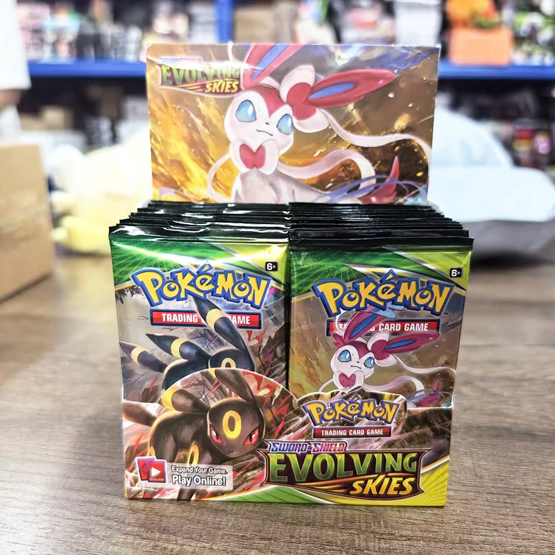 Boîte de boosters scellée en anglais de l'élégant jeu de cartes à collectionner CUTE MONSTER TCG Evolving Skies, Sword & Shield, Eevee VMAX, Rayquaza VMAX