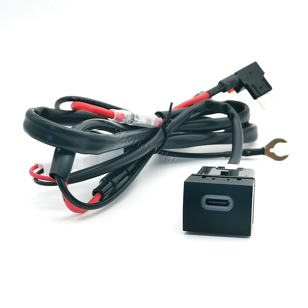 1 قطعة مقبس شاحن السيارة واحد نوع-C PD شحن منفذ محول الطاقة واجهة المقبس لميتسوبيشي أوتلاندر 2023