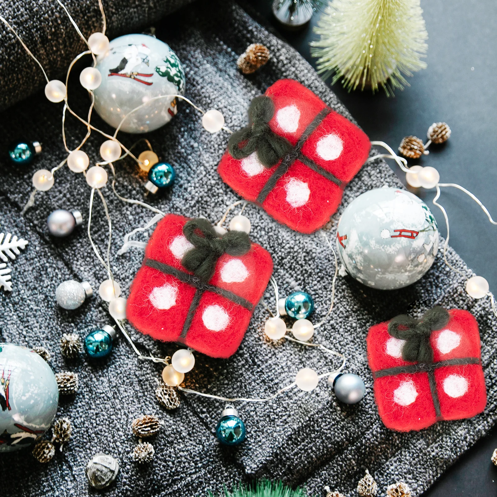 

5pcs Wool Felt Gift Boxes DIY Christmas Tree Decor Hanging naments Household Xmas Pendants Accessories