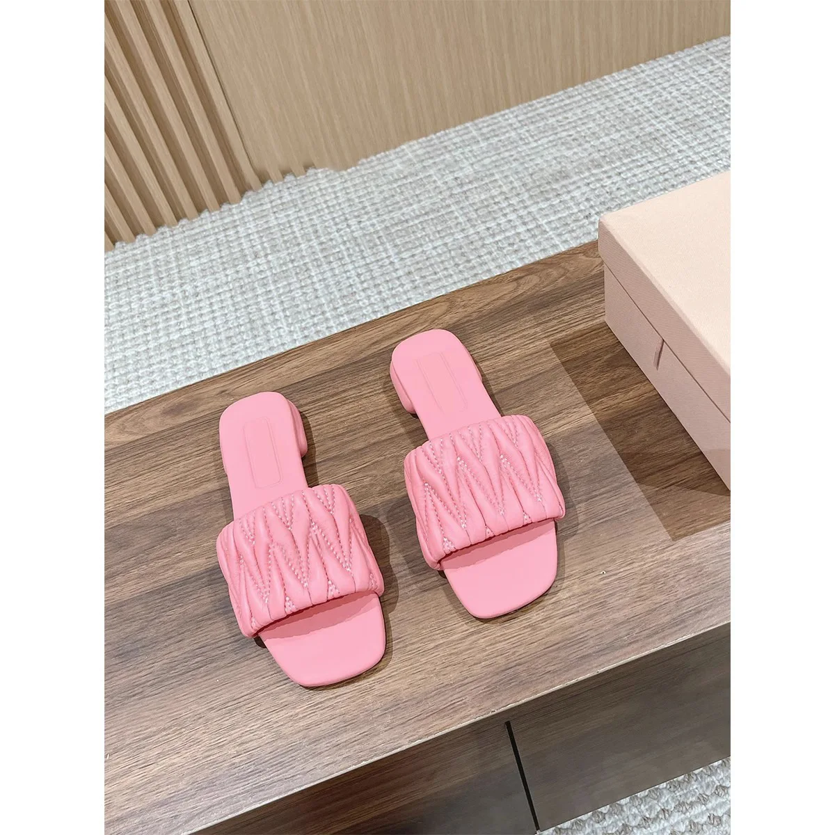 2023 Summer New Style Square Heel One Line Flip Horse Karon Candy Color Casual Flat Bottom Beach Slippers for Women