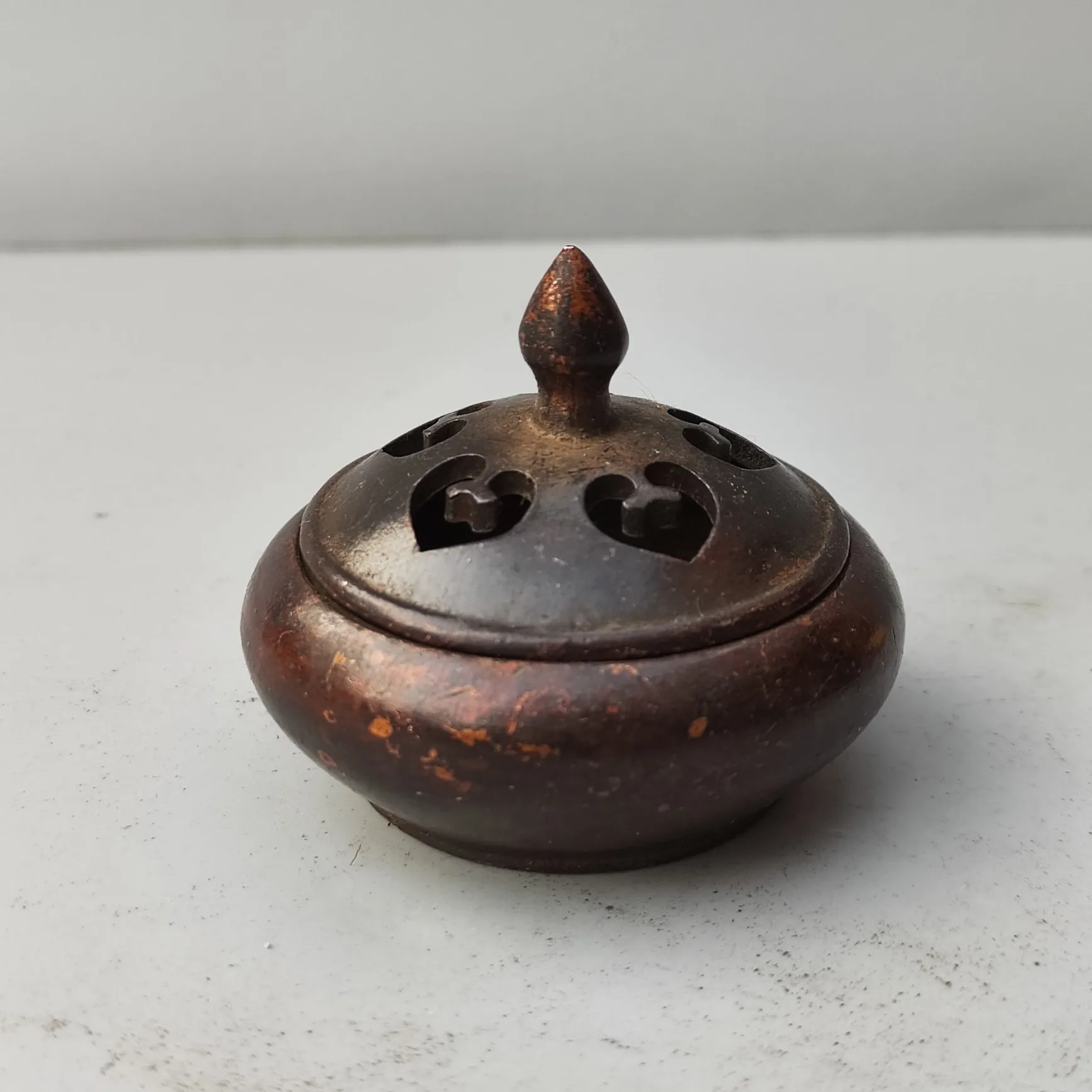 

Retro Miniature Incense Furnace Metal Coil Burning Incense Table Bronze Yoga Aroma Diffuser Incense Holder Cover Home Decoration