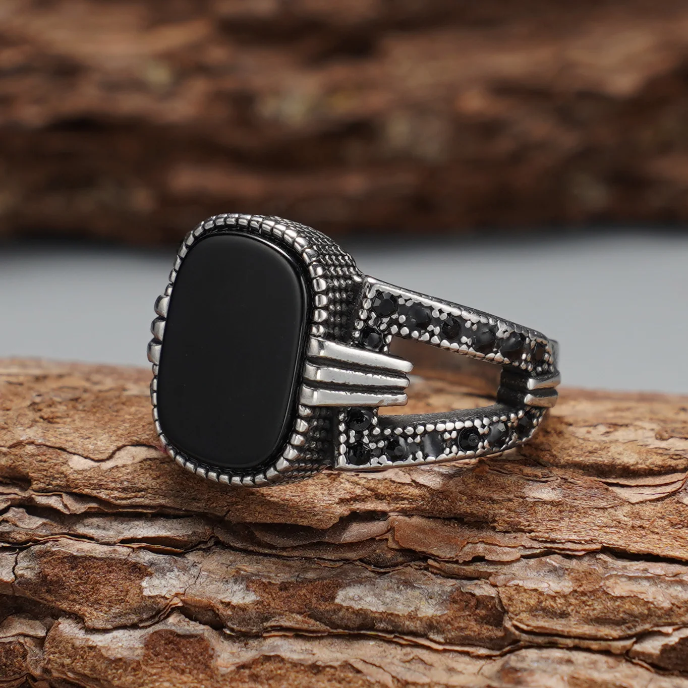 Minimalistischer Retro-Siegelring aus schwarzem Achat, hohles, geteiltes Band mit eingelegtem schwarzem Zirkon, Herrenschmuck für den Alltag – Detail 2