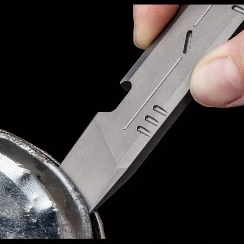 في الهواء الطلق المحمولة EDC متعددة الوظائف سبائك التيتانيوم قضيب رفع فتاحة الزجاجات المفاتيح أداة