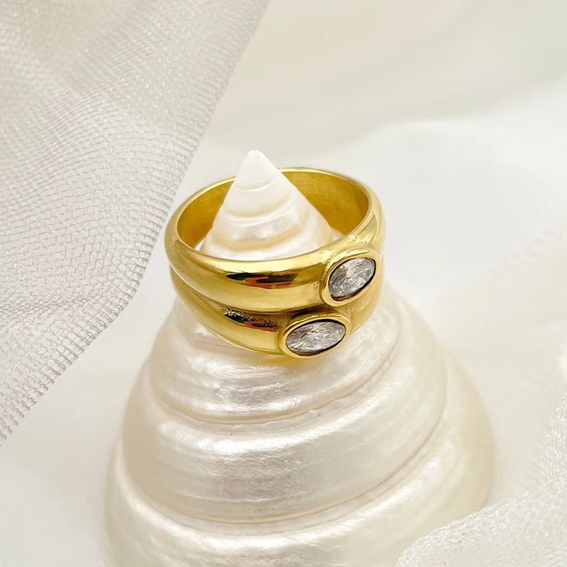 A pair of French style luxury and high-end fashionable stainless steel double-layer zircon rings, essential for birthday parties