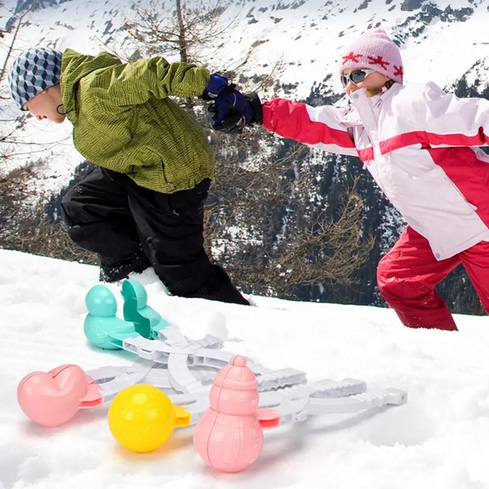 2025 Creatore di palle di neve Giocattolo staccabile Cuore d'amore Pupazzo di neve Forma di calcio Gioco di combattimento sulla neve all'aperto Clip per creare palle di neve per bambini
