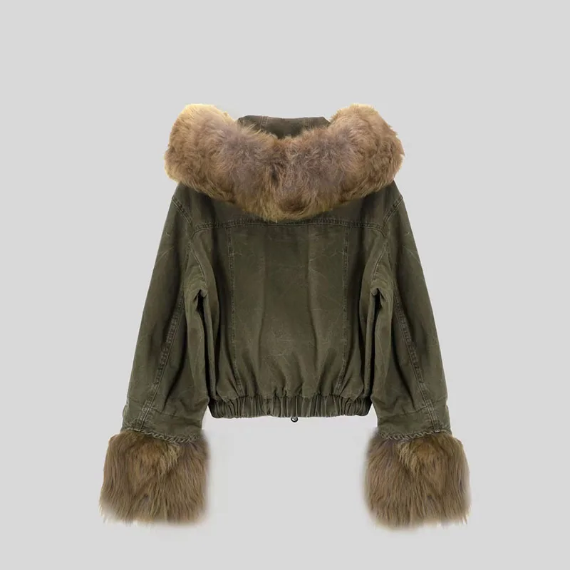 Une veste de travail ample, épaisse et chaude avec un col et une capuche en laine verte militaire pour l'automne et l'hiver de 2025