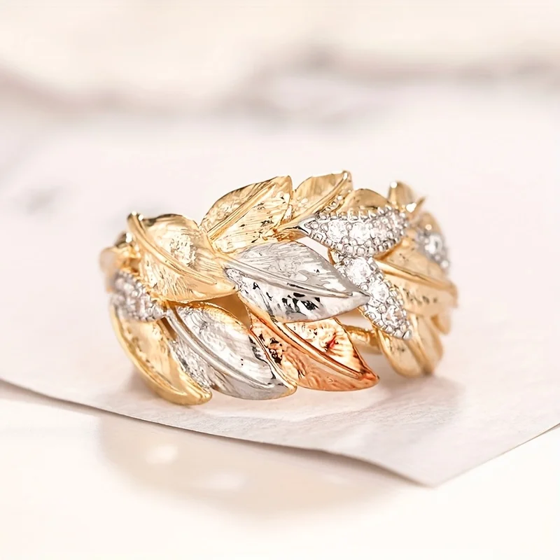 Vintage Exquisite Three-tone Hand Carved Leaf Design Finger Ring for Women Fashion Creative Banquet Festival Jewelry Accessories