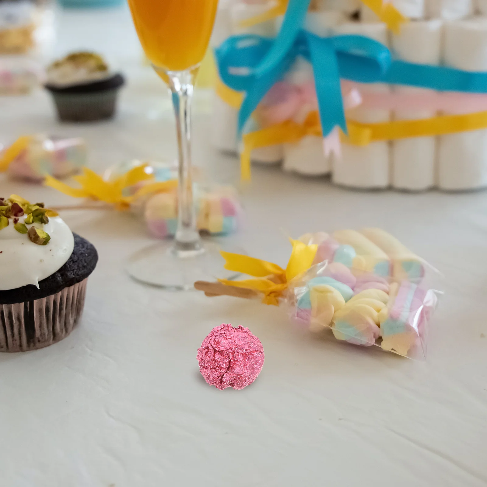 

100Pcs Foil Wrappers for Chocolates Versatile Use Elegant Appearance Easy to Fold Fresh and Secure for Various Occasions